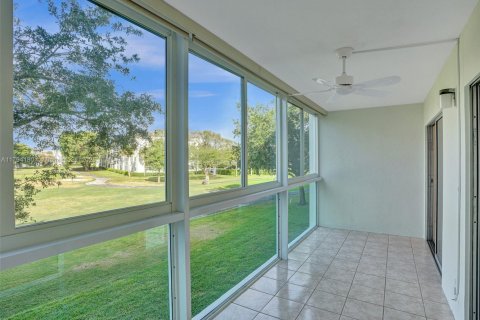 Condo in Coconut Creek, Florida, 2 bedrooms  № 1697829 - photo 18