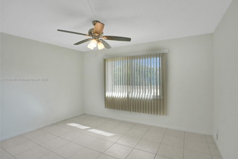 Condo in Coconut Creek, Florida, 2 bedrooms  № 1697829 - photo 14
