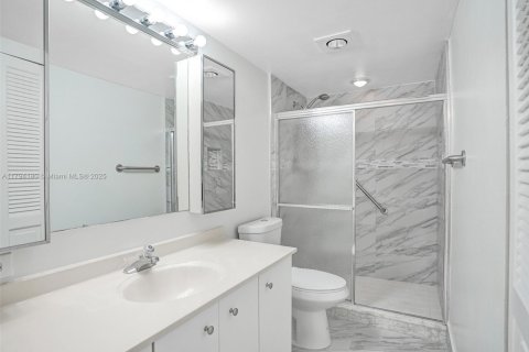 Condo in Coconut Creek, Florida, 2 bedrooms  № 1697829 - photo 12
