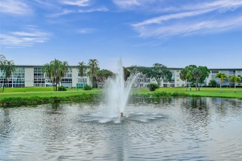 Condo in Coconut Creek, Florida, 2 bedrooms  № 1697829 - photo 24