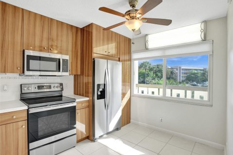 Condo in Coconut Creek, Florida, 2 bedrooms  № 1697829 - photo 2