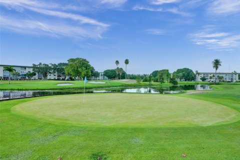 Condo in Coconut Creek, Florida, 2 bedrooms  № 1697829 - photo 25
