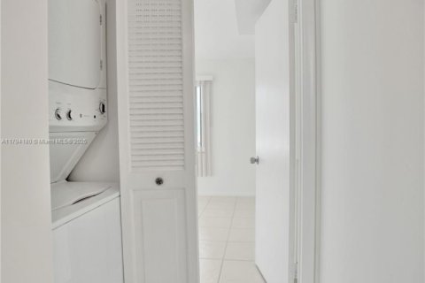 Condo in Coconut Creek, Florida, 2 bedrooms  № 1697829 - photo 13