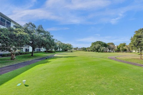Condo in Coconut Creek, Florida, 2 bedrooms  № 1697829 - photo 20