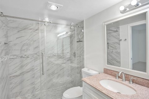 Condo in Coconut Creek, Florida, 2 bedrooms  № 1697829 - photo 11