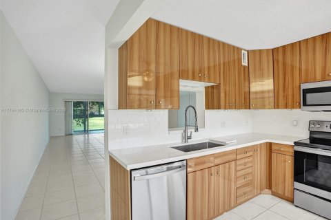 Condo in Coconut Creek, Florida, 2 bedrooms  № 1697829 - photo 3