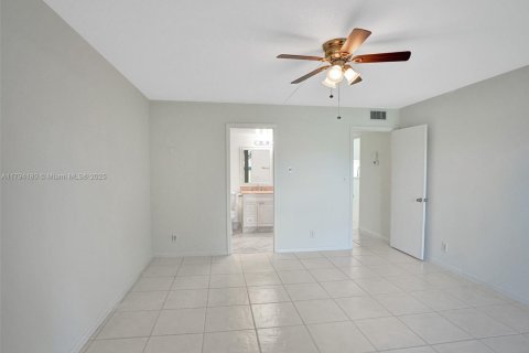 Condo in Coconut Creek, Florida, 2 bedrooms  № 1697829 - photo 9