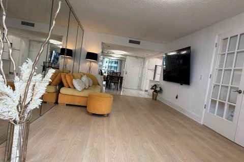 Condominio en venta en Surfside, Florida, 2 dormitorios, 95.13 m2 № 2000770 - foto 9