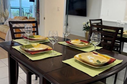 Condominio en venta en Surfside, Florida, 2 dormitorios, 95.13 m2 № 2000770 - foto 12