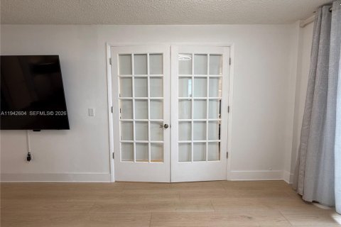 Condominio en venta en Surfside, Florida, 2 dormitorios, 95.13 m2 № 2000770 - foto 22