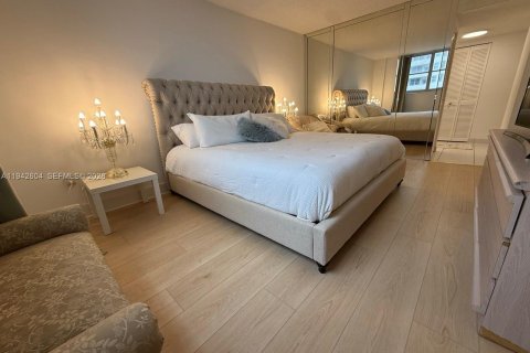 Condominio en Surfside, Florida, 2 dormitorios  № 2000770