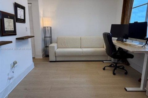 Condominio en venta en Surfside, Florida, 2 dormitorios, 95.13 m2 № 2000770 - foto 20