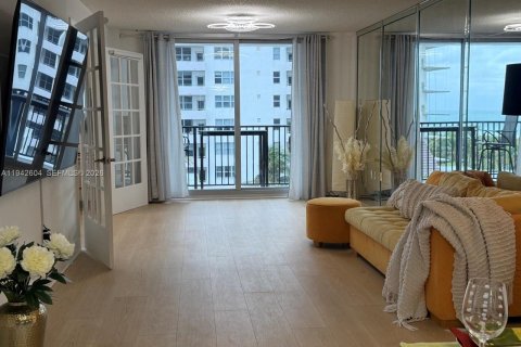 Condominio en venta en Surfside, Florida, 2 dormitorios, 95.13 m2 № 2000770 - foto 18