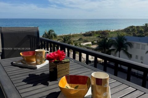 Condominio en venta en Surfside, Florida, 2 dormitorios, 95.13 m2 № 2000770 - foto 23