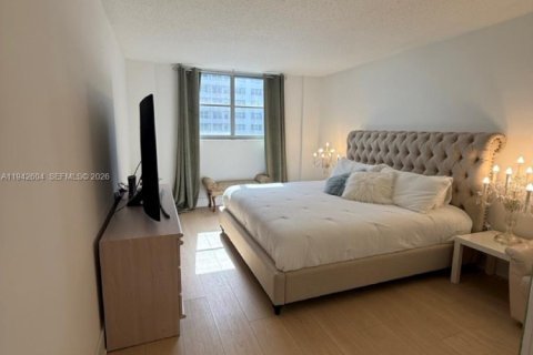 Condominio en venta en Surfside, Florida, 2 dormitorios, 95.13 m2 № 2000770 - foto 3