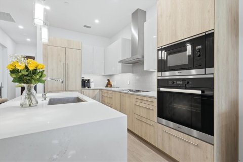Купить кондоминиум в Сарасота, Флорида 7 комнат, 104.24м2, № 2157933 - фото 20