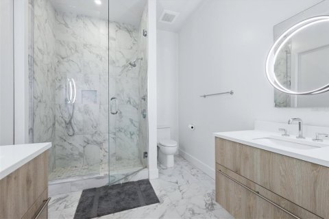 Купить кондоминиум в Сарасота, Флорида 7 комнат, 104.24м2, № 2157933 - фото 29