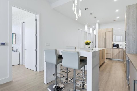 Купить кондоминиум в Сарасота, Флорида 7 комнат, 104.24м2, № 2157933 - фото 15