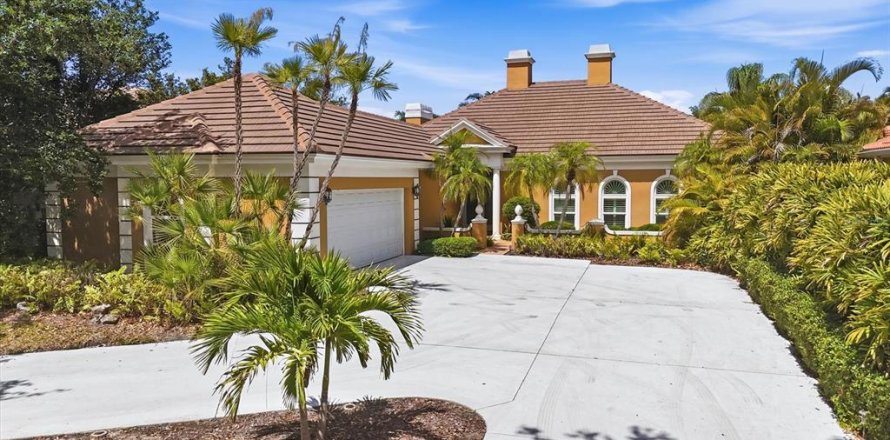 House in Englewood, Florida 2 bedrooms, 193.52 sq.m. № 2097889