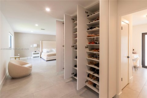 Villa ou maison à vendre à Pinecrest, Floride: 4 chambres, 266.63 m2 № 2084040 - photo 11