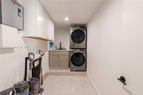 Villa ou maison à vendre à Pinecrest, Floride: 4 chambres, 266.63 m2 № 2084040 - photo 8