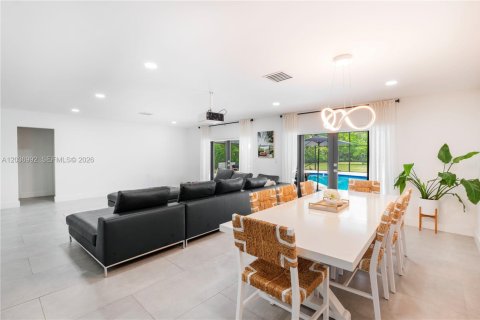 Villa ou maison à vendre à Pinecrest, Floride: 4 chambres, 266.63 m2 № 2084040 - photo 5