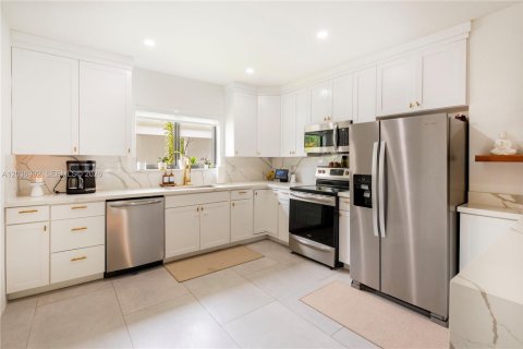 Villa ou maison à vendre à Pinecrest, Floride: 4 chambres, 266.63 m2 № 2084040 - photo 7