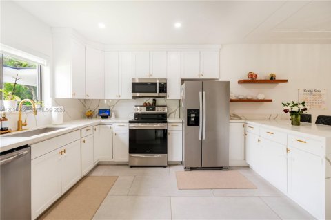 Villa ou maison à vendre à Pinecrest, Floride: 4 chambres, 266.63 m2 № 2084040 - photo 6