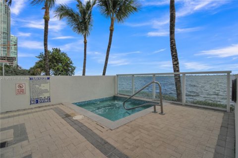 Купить кондоминиум в Майами, Флорида 3 спальни, 156.08м2, № 1954564 - фото 17