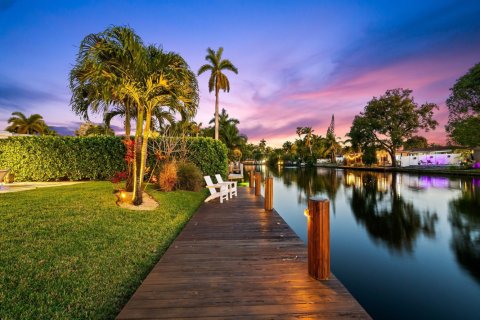 House in Wilton Manors, Florida 3 bedrooms, 136.57 sq.m. № 1036132 - photo 1