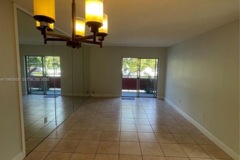 Copropriété à vendre à North Miami, Floride: 2 chambres, 82.31 m2 № 2024324 - photo 7