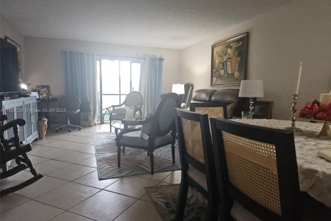 Condo in Weston, Florida, 2 bedrooms  № 1925758 - photo 10