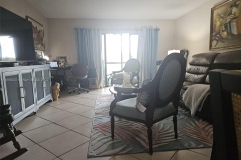 Condo in Weston, Florida, 2 bedrooms  № 1925758 - photo 7