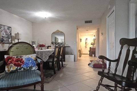 Condo in Weston, Florida, 2 bedrooms  № 1925758 - photo 11