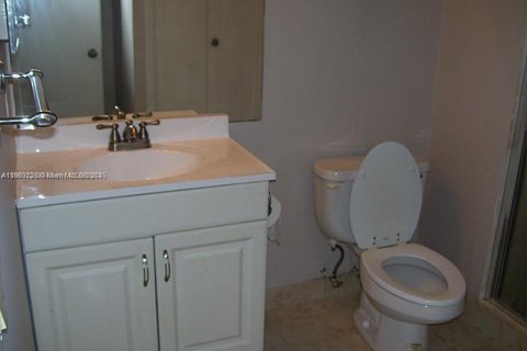 Condo in Weston, Florida, 2 bedrooms  № 1925758 - photo 21