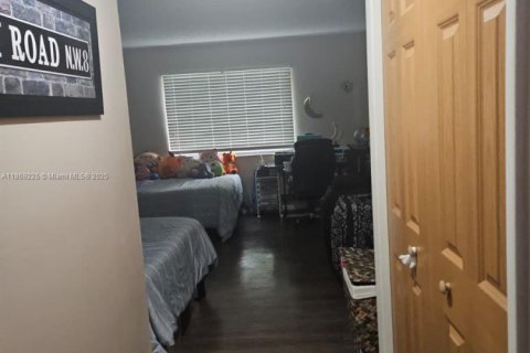 Condo in Weston, Florida, 2 bedrooms  № 1925758 - photo 13