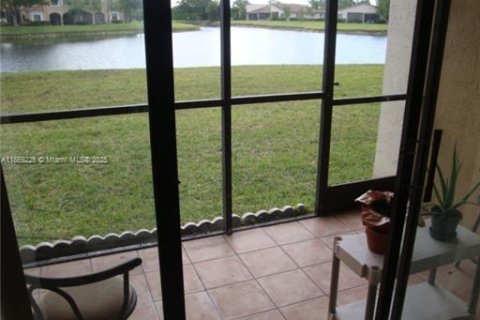 Condo in Weston, Florida, 2 bedrooms  № 1925758 - photo 8