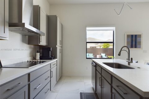 Купить виллу или дом в Майами, Флорида 4 спальни, 180.14м2, № 2079426 - фото 25