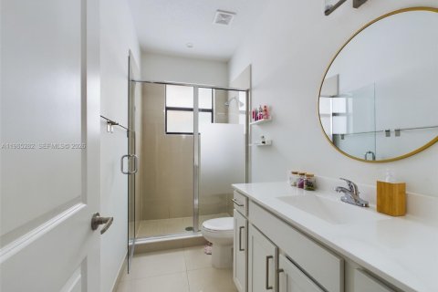 Купить виллу или дом в Майами, Флорида 4 спальни, 180.14м2, № 2079426 - фото 14