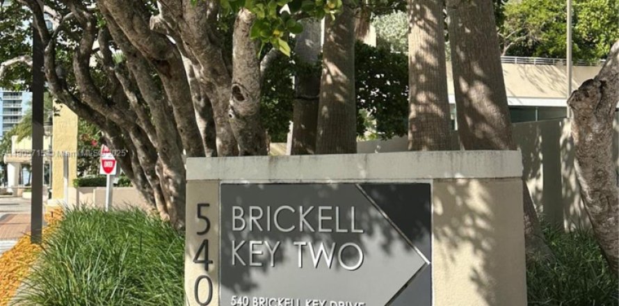 Кондоминиум с 1 спальней в Майами, Флорида № 1957027