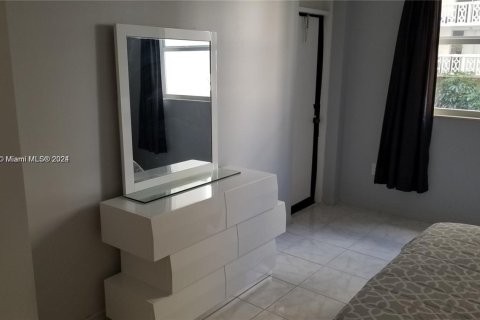 Condo in Hallandale Beach, Florida, 2 bedrooms № 1959938 - photo 7