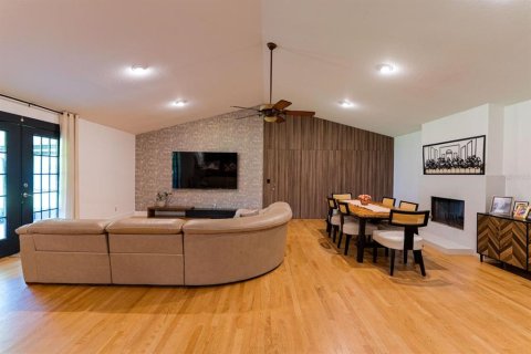 Casa en venta en Orlando, Florida, 4 dormitorios, 260.41 m2 № 1913225 - foto 4