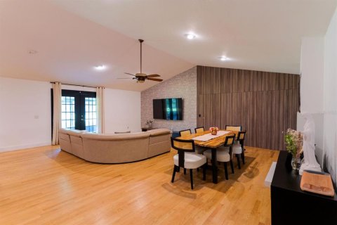 Casa en venta en Orlando, Florida, 4 dormitorios, 260.41 m2 № 1913225 - foto 3