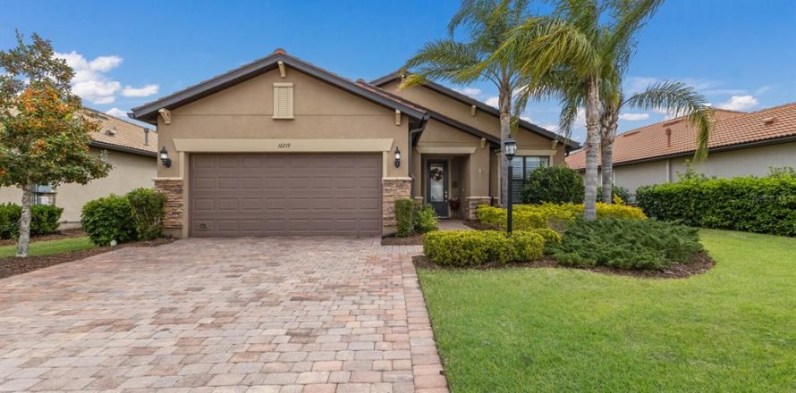 House in Bradenton, Florida 2 bedrooms, 182.46 sq.m. № 1515835
