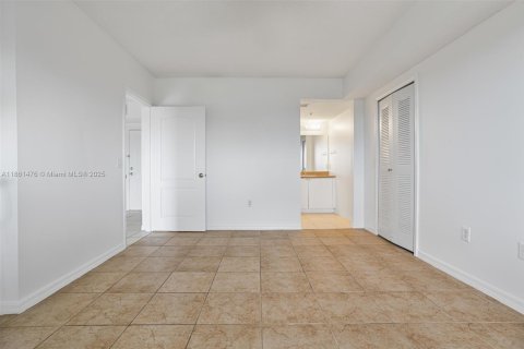 Condo in Miami, Florida, 3 bedrooms  № 1890090 - photo 24