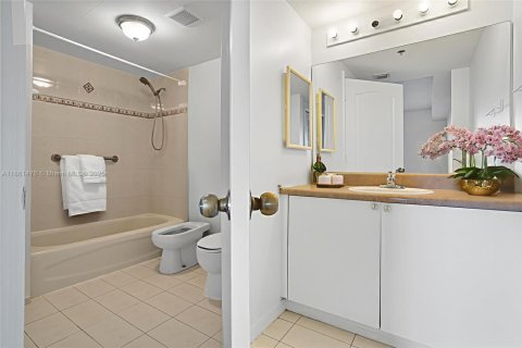 Condo in Miami, Florida, 3 bedrooms  № 1890090 - photo 6