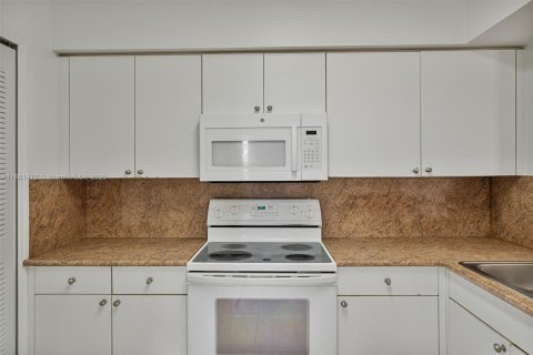 Condo in Miami, Florida, 3 bedrooms  № 1890090 - photo 15