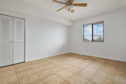 Condo in Miami, Florida, 3 bedrooms  № 1890090 - photo 22