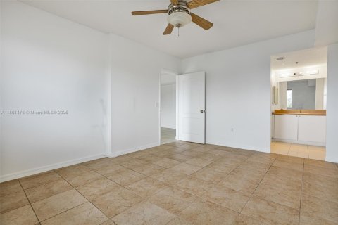 Condo in Miami, Florida, 3 bedrooms  № 1890090 - photo 23