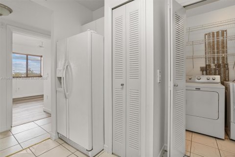 Condo in Miami, Florida, 3 bedrooms  № 1890090 - photo 16
